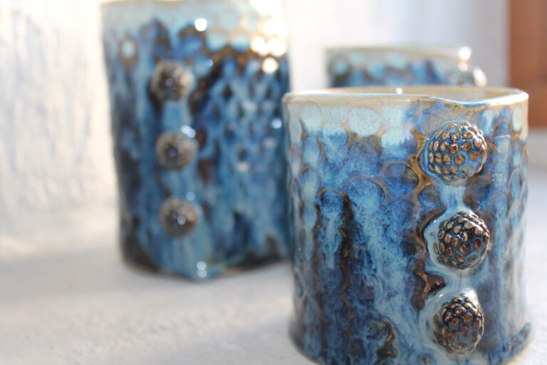 sinised keraamilised topsid